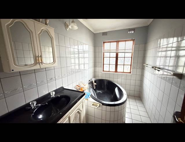 15 BEDROOM FREEHOLD FOR SALE IN FAIRLEADS
